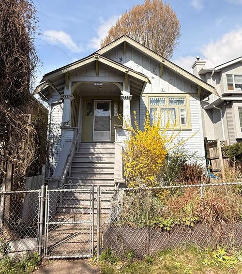 319 E 47th Ave, Vancouver, BC, V5W2B1 | Card Image