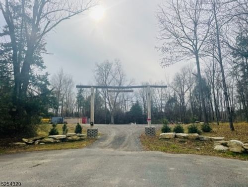 2 Davon Ln, Hamburg, NJ, 07419-2632 | Card Image