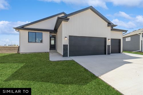 2824 Nw Reinhart Dr, Ankeny, IA, 50023-7982 | Card Image