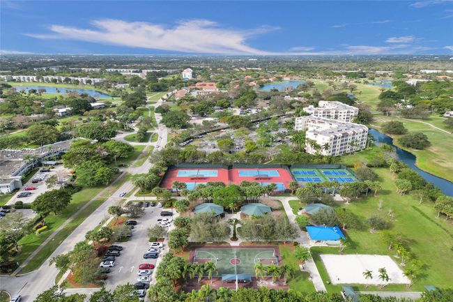 APT-501 - 3500 Oaks Clubhouse Dr, Condo with 3 bedrooms, 2 bathrooms and null parking in Pompano Beach FL | Image 79
