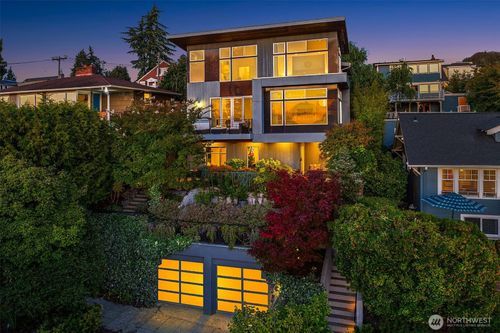 2916 11th Ave W, Seattle, WA, 98119-1802 | Card Image