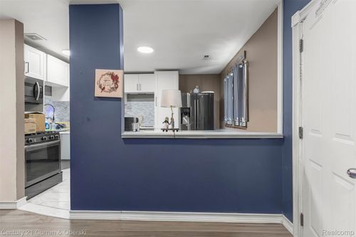 20023 Syracuse Ave, Brownstown Twp, MI, 48174-9434 | Card Image