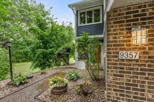 9357 Nesbitt Rd, Bloomington, MN, 55437-1916 | Card Image