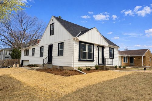 4076 N 93rd St, Wauwatosa, WI, 53222-1505 | Card Image