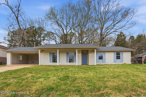 705 Pinehurst St, Clinton, MS, 39056-4039 | Card Image