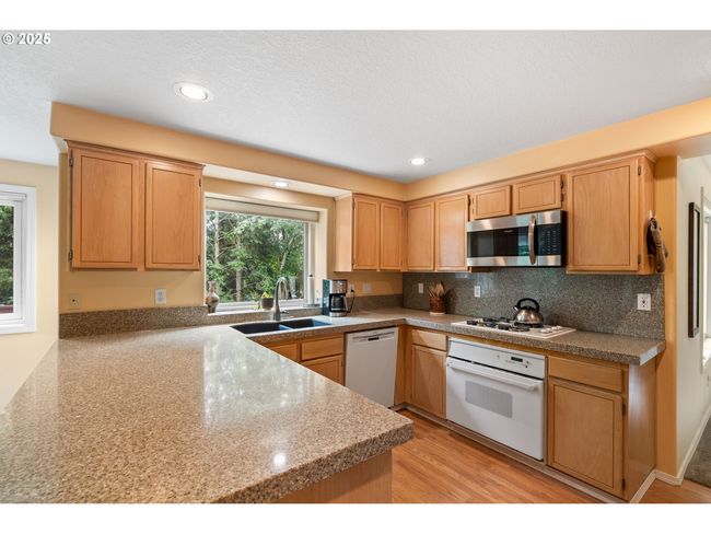 3010 Sw Phyllis Dr, House other with 4 bedrooms, 3 bathrooms and 3 parking in Gresham OR | Image 10