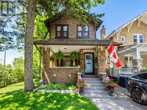 24 Waverley Road, Toronto (The Beaches), ON, M4L3T1 | Card Image