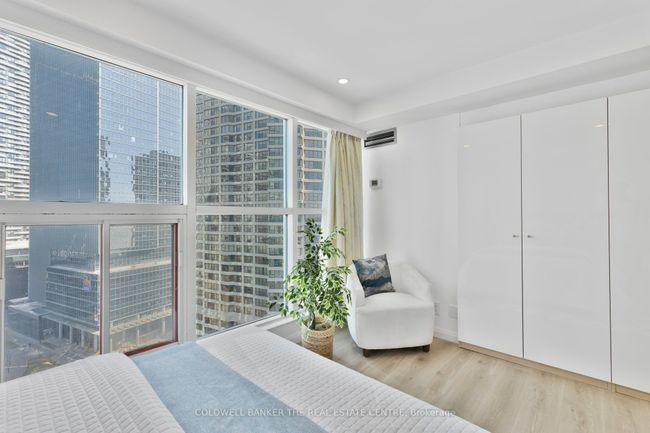2002 - 99 Harbour Sq, Condo with 2 bedrooms, 2 bathrooms and 1 parking in Toronto ON | Image 19
