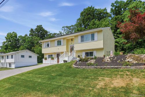 30 Raker Rd, Poughkeepsie, NY, 12603-5632 | Card Image