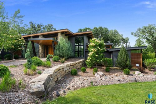 300 E Twin Oaks Dr Drive, Sioux Falls, SD, 57105 | Card Image
