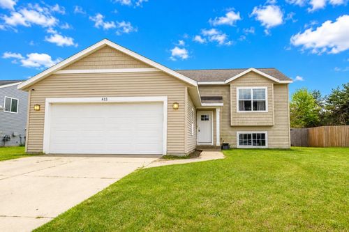 415 White Pine Ct, Belding, MI, 48809-9109 | Card Image
