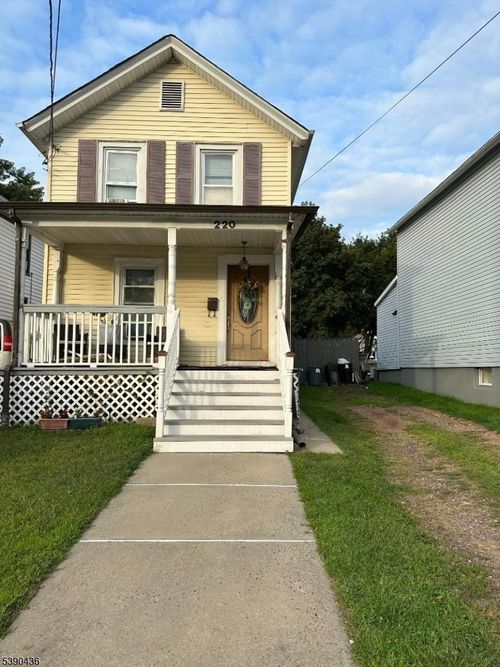 220 Grove St, North Plainfield, NJ, 07060-4743 | Card Image