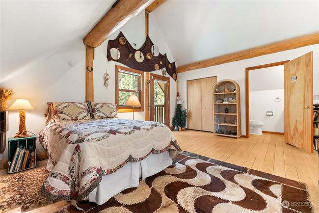 Loft & doorway to the balcony | Image 23