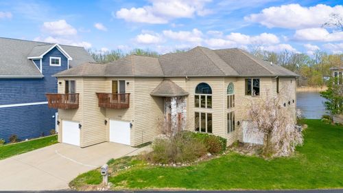 2349 Riverside Pointe Dr, Saint Joseph, MI, 49085-2392 | Card Image