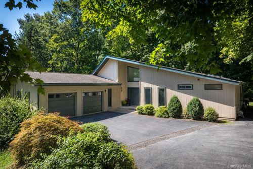 14 Luty Dr, Hyde Park, NY, 12538-1402 | Card Image