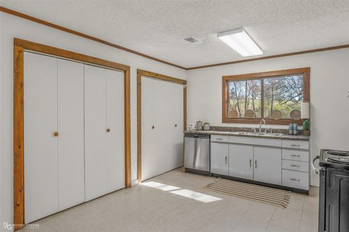 203 Thomas Rd, Athens, LA, 71003-3253 | Card Image