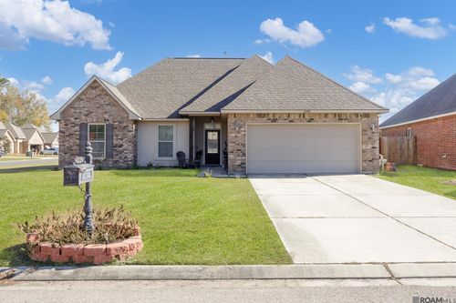 23196 Arcwood Dr, Denham Springs, LA, 70726-2323 | Card Image
