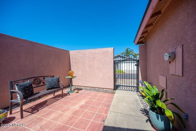 Exterior Front Courtyard 3 | Image 5