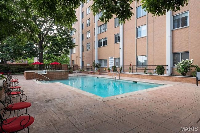APT-10B - 900 S Hanley Rd, Condo with 2 bedrooms, 2 bathrooms and 1 parking in Clayton MO | Image 15