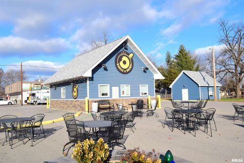 102 N Park St, Sesser, IL, 62884-1328 | Card Image