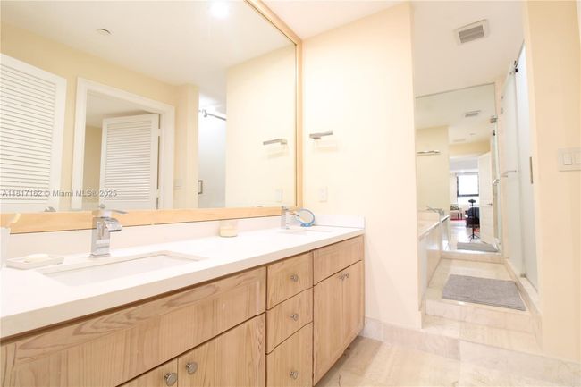 APT-702 - 151 Crandon Blvd, Condo with 2 bedrooms, 2 bathrooms and null parking in Key Biscayne FL | Image 16