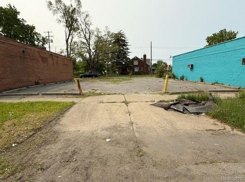 15121 W Mcnichols Rd, Detroit, MI, 48235-3716 | Card Image