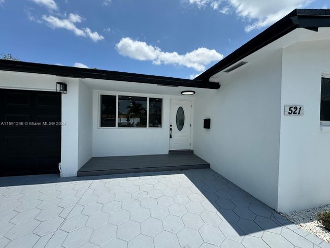 521 N Rainbow Dr, House other with 4 bedrooms, 3 bathrooms and null parking in Hollywood FL | Image 3