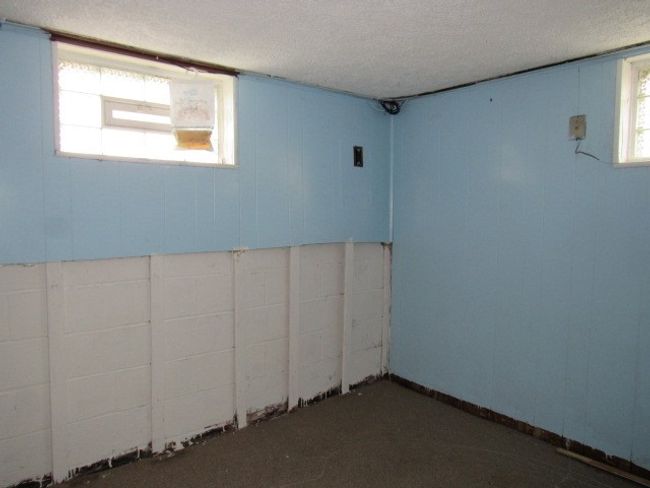 231 Sangston Ave, House other with 3 bedrooms, 1 bathrooms and 2 parking in Masontown PA | Image 17