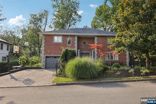 11 New St, Cresskill, NJ, 07626-2254 | Card Image