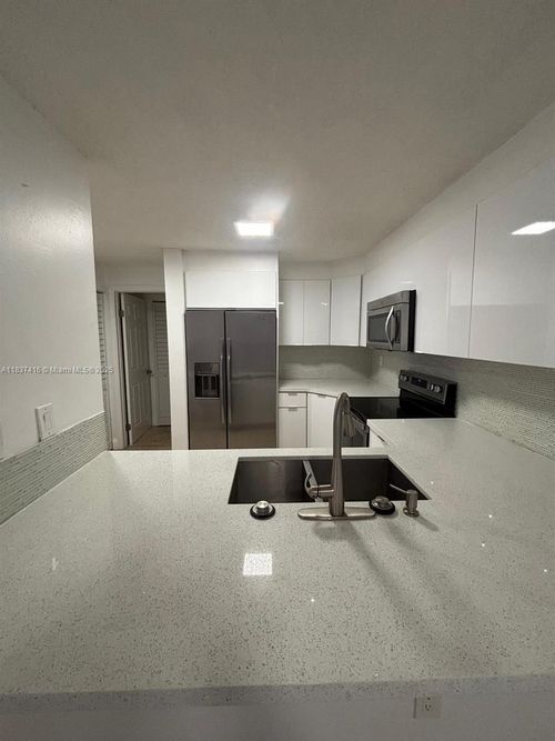 apt-410-210 Sw 11th St, Miami, FL, 33130-4061 | Card Image