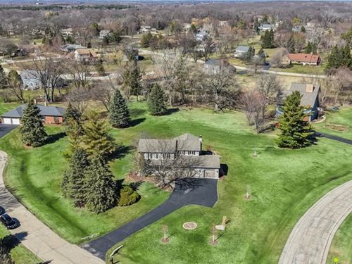 209 Mooregate Trl, Hawthorn Woods, IL, 60047-7709 | Card Image