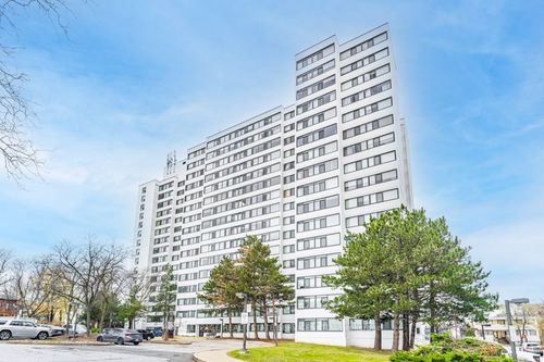 706-3000 Bathurst St, North York, ON, M6B3B4 | Card Image