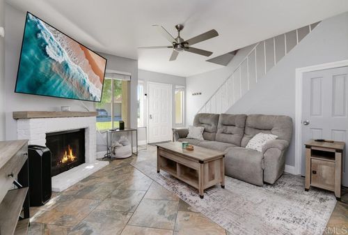 264 Espanas Gln, Escondido, CA, 92026-2927 | Card Image