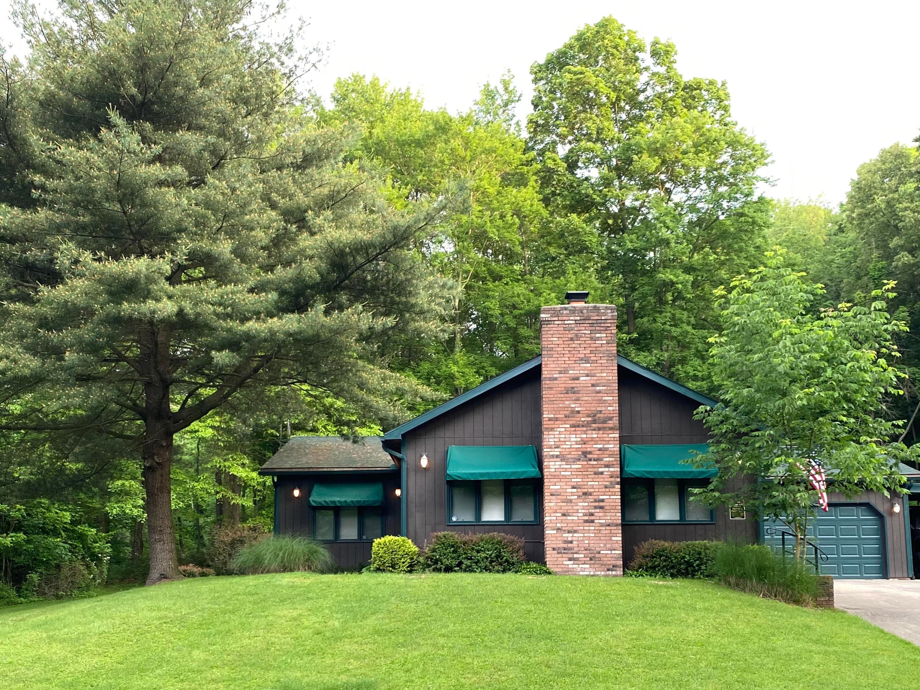 Apple Valley Dr, Howard, OH 43028