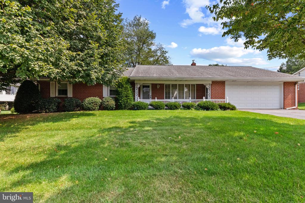 Brook Dr, East Petersburg, PA 17520