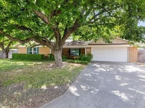 1207 Anetta St, Bowie, TX, 76230-3301 | Card Image