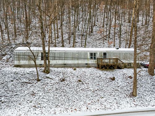 428 Kelly Fork Rd, Hazard, KY, 41701-7672 | Card Image