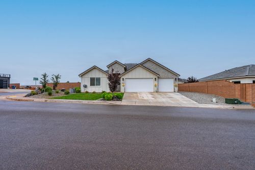 4846 S Resolution Dr, Washington, UT, 84780-3286 | Card Image