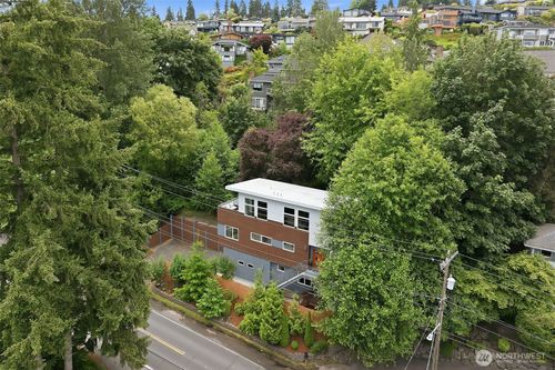 9007 Sand Point Way Ne, Seattle, WA, 98115-3953 | Card Image