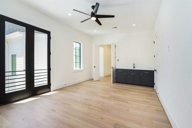 Gameroom with wet bar | Image 25
