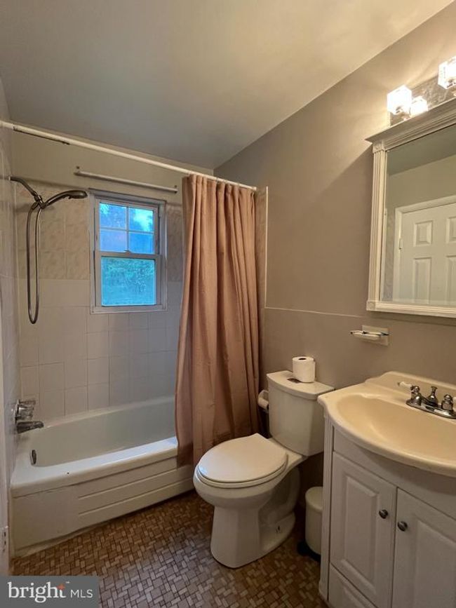 6313 Bardu Ave, House other with 3 bedrooms, 2 bathrooms and null parking in SPRINGFIELD VA | Image 11