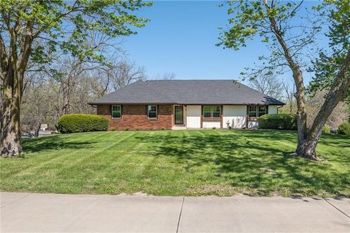 13491 Heritage Dr, Saint Joseph, MO, 64505-8533 | Card Image