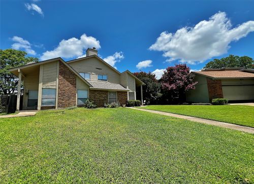 1803 Ridgebrook Dr, Arlington, TX, 76015-4027 | Card Image