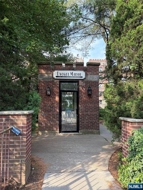 100 Palisade Ave, Bogota, NJ, 07603-1726 | Card Image
