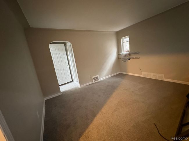 18042 Russell St, House other with 3 bedrooms, 1 bathrooms and null parking in Detroit MI | Image 4