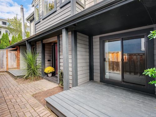 111 Michigan St, Victoria, BC, V8V1R2 | Card Image