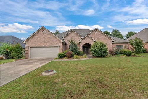108 Bouriese Cir, Maumelle, AR, 72113-6959 | Card Image