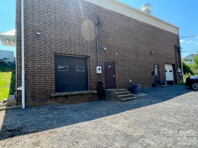 1050 Old Lenoir Rd, Hickory, NC 28601-3364
