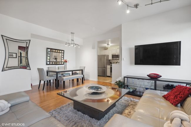 APT-10AS - 2100 N Lincoln Park W, Condo with 2 bedrooms, 2 bathrooms and 1 parking in CHICAGO IL | Image 5