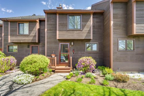 10 Thornhill Rd, Stratham, NH, 03885-2551 | Card Image